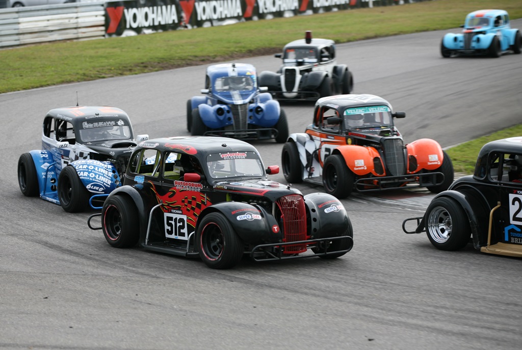 En kamp om pladserne i første løb.
(Foto: Motorsporten.dk)